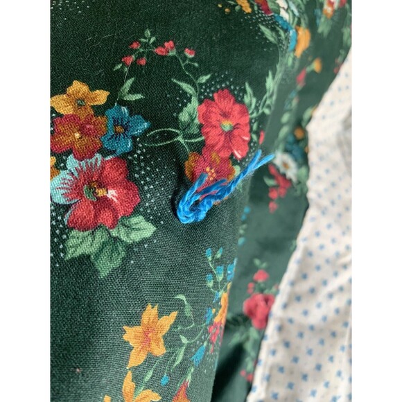 VtG Quilted  throw, 43” X 37” cotton fabric, Handmade Cottage Country Floral - Picture 6 of 13